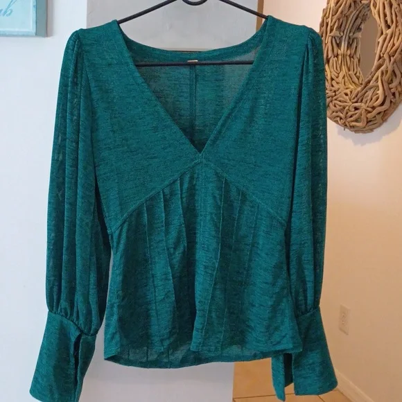 Free People Killer Queen Tee Top in shimmer green St. Patricks Day M - Picture 3 of 12